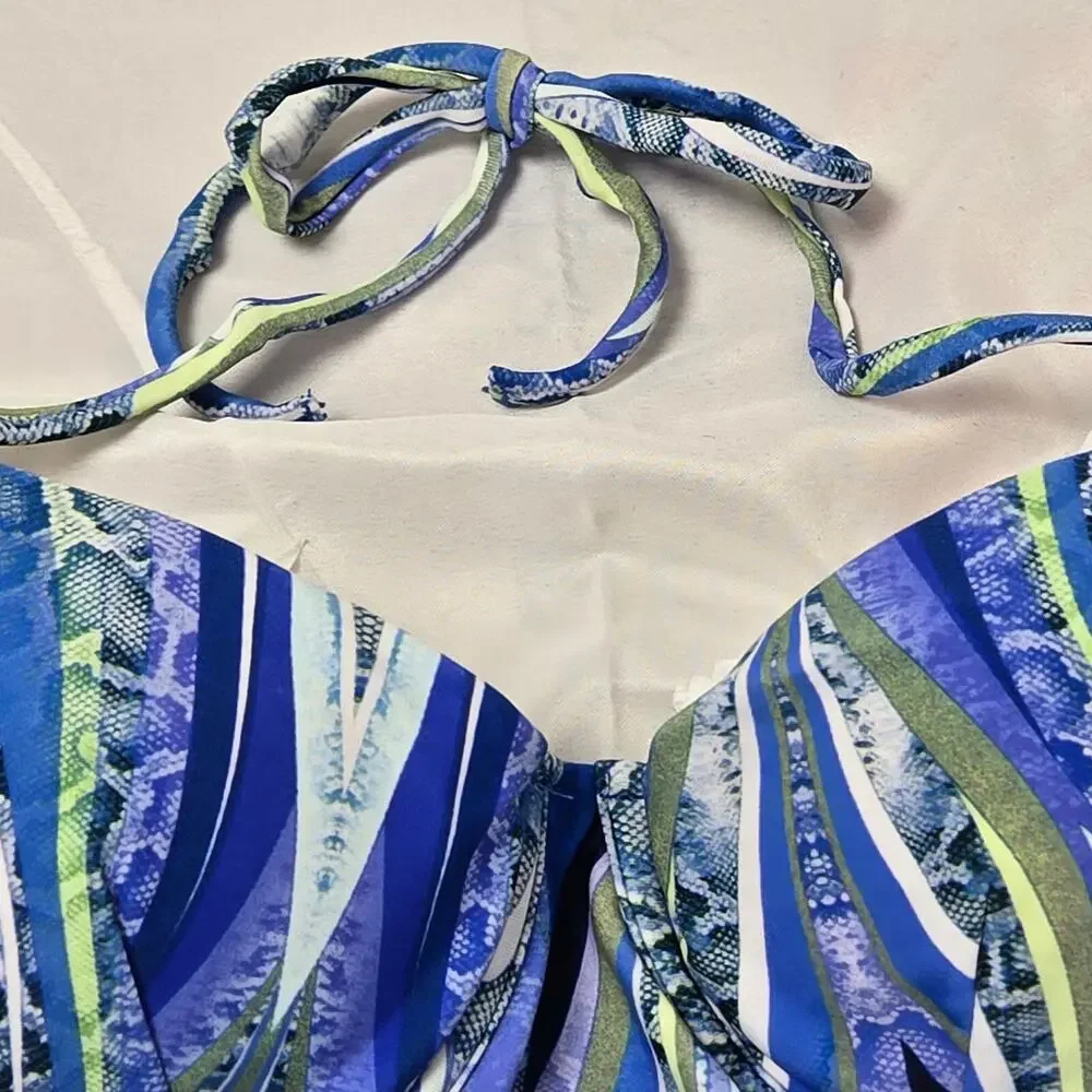 Lilly's Kloset Swimsuit Medium A-B cup Multi-color